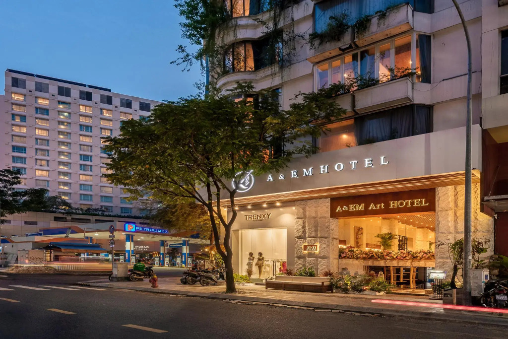 A&EM - The Petit Hotel