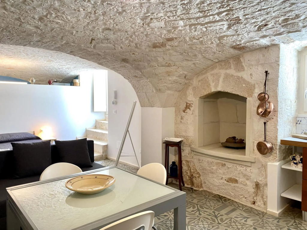 historic residence, surrounded by greenery, suitable for couples, relaxation guaranteed-Dimora Dalia