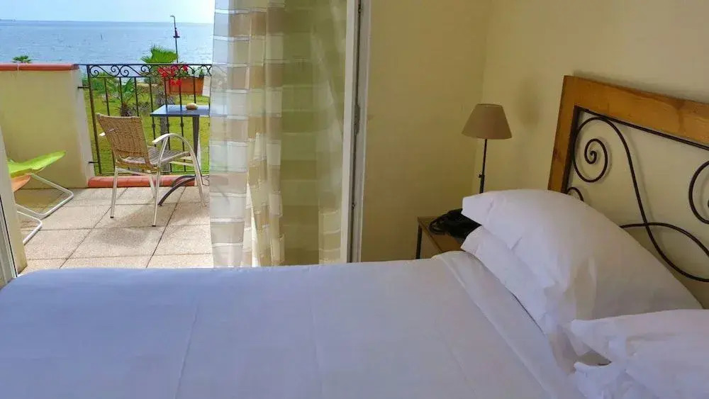 Hotel De La Pyramide