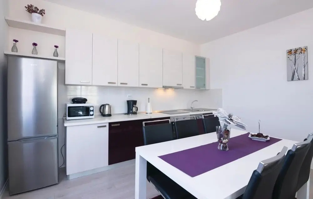 Awesome Home in Gorica With Wifi and 5 Bedrooms
