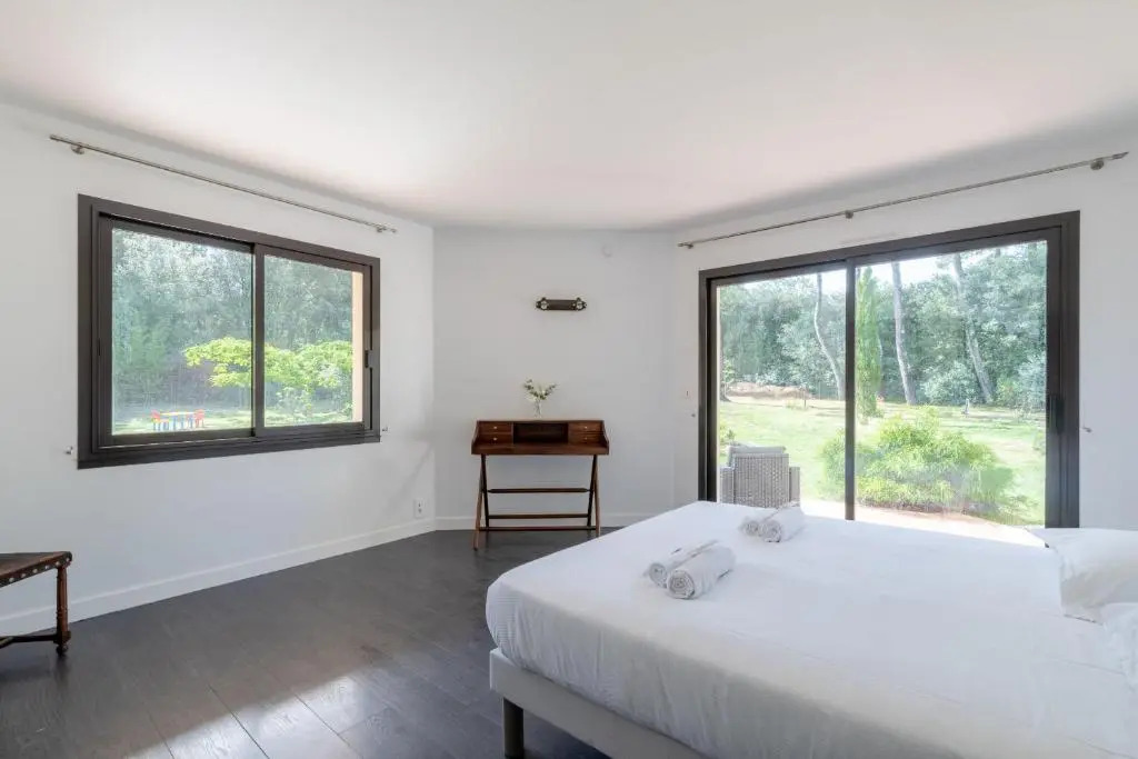 Charmante maison moderne avec grand jardin