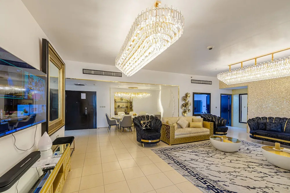Marco Polo - Deluxe Waterfront Roomy Apt, Perfect for Groups
