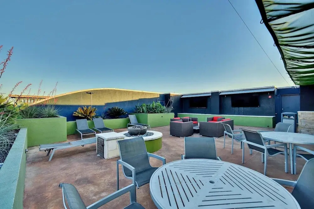StayLo Luxury 2 Bedroom Apartment
