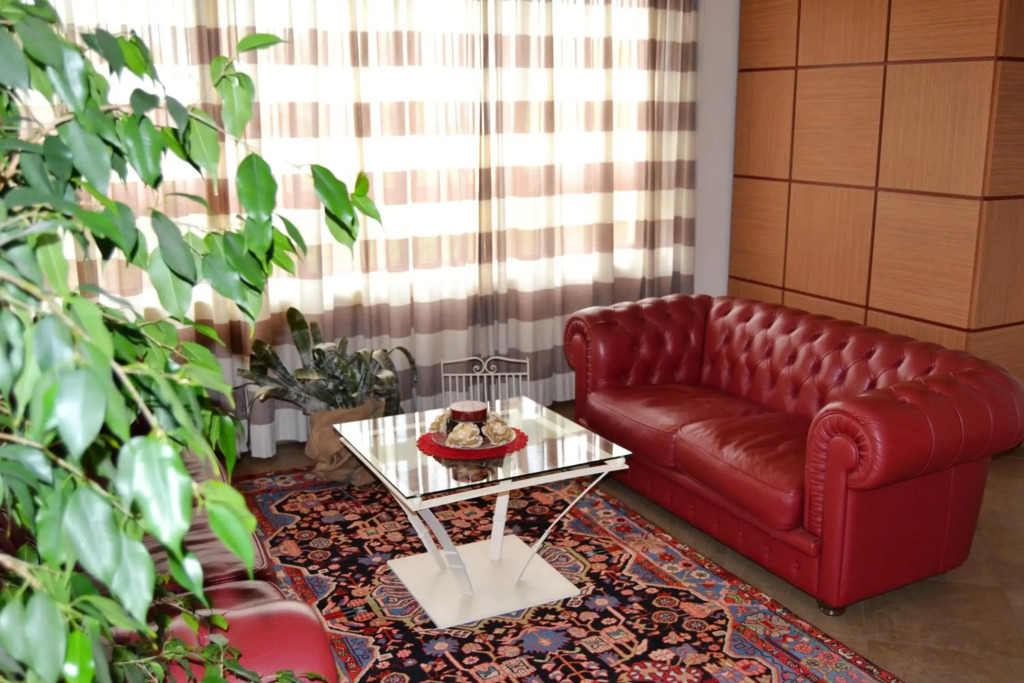 Giga Hotel