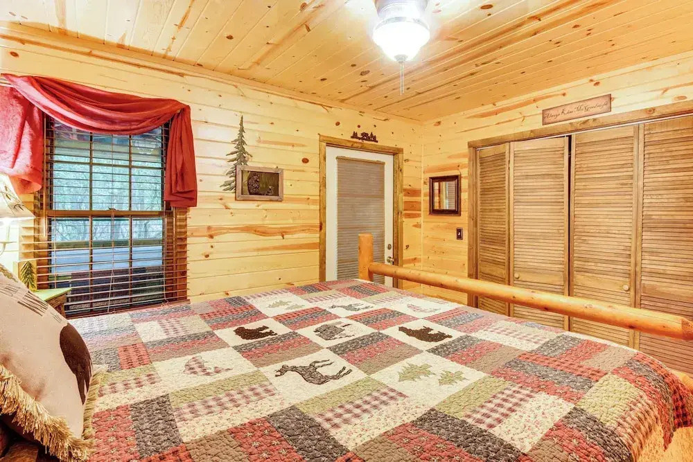 5 Mi to Unicoi State Park & Lake: Hot Tub Haven!