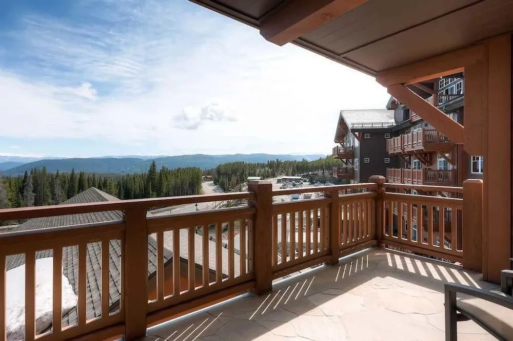 One Ski Hill Place 8312 - Ski In/Ski Out by RedAwning