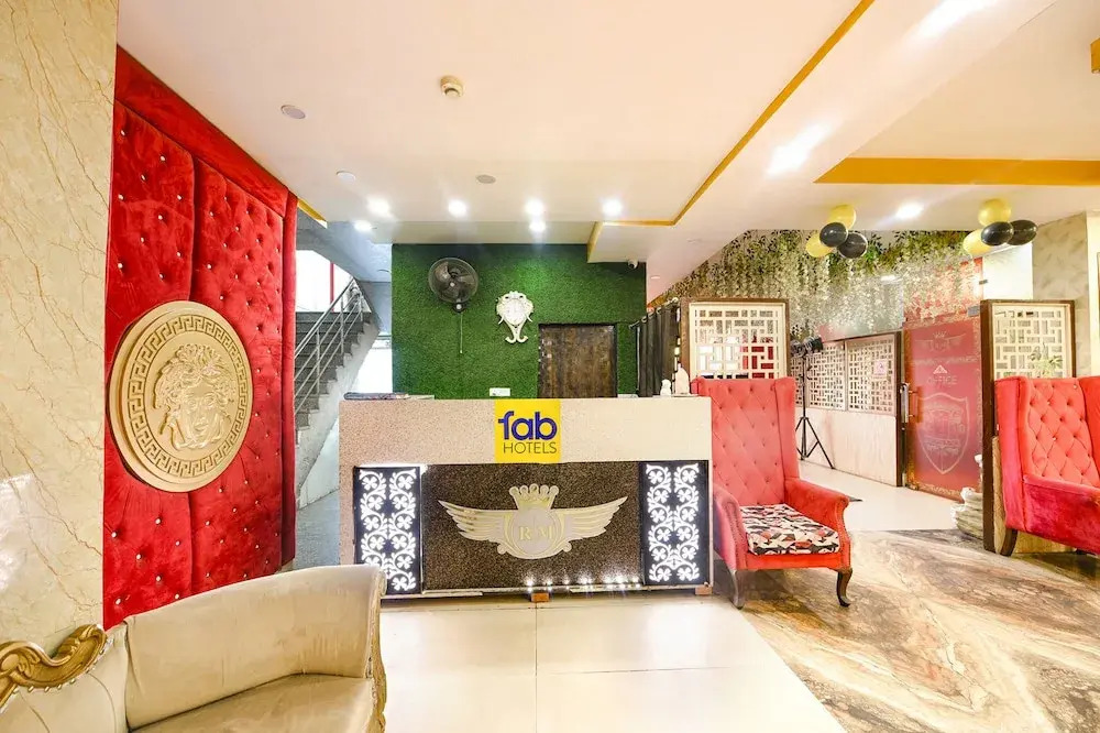 Fabhotel Royal Mountain