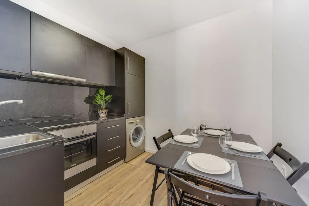 Alcantara 65 Riverside