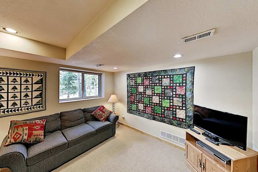 Walk To Main St. & Lifts! Deck W/ Private Hot Tub 3 Bedroom Townhouse