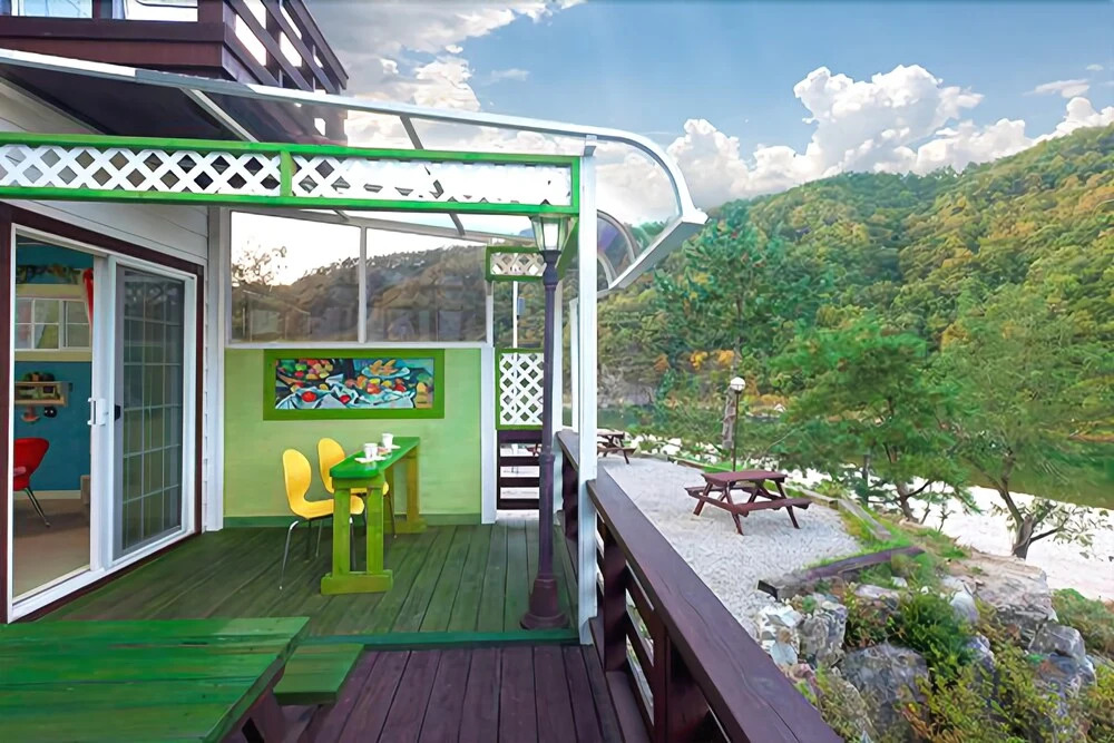 Hongcheon Gogh and Sunflower Pension