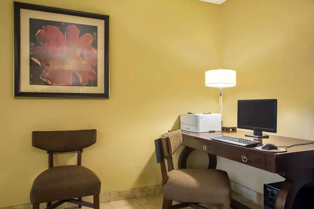 AmericInn by Wyndham International Falls
