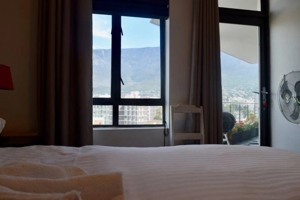 Spacious Upmarket 2 Bedroom Apartment