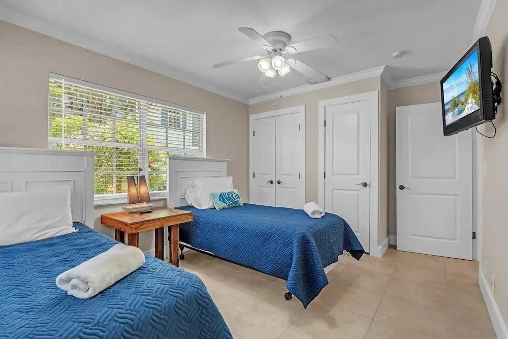 Beached Inn 3 Bedroom Home by RedAwning