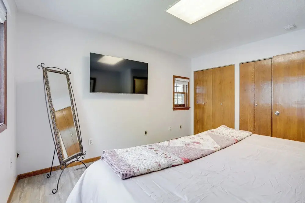 Spacious Minneapolis Home Rental: 8 Mi to Downtown