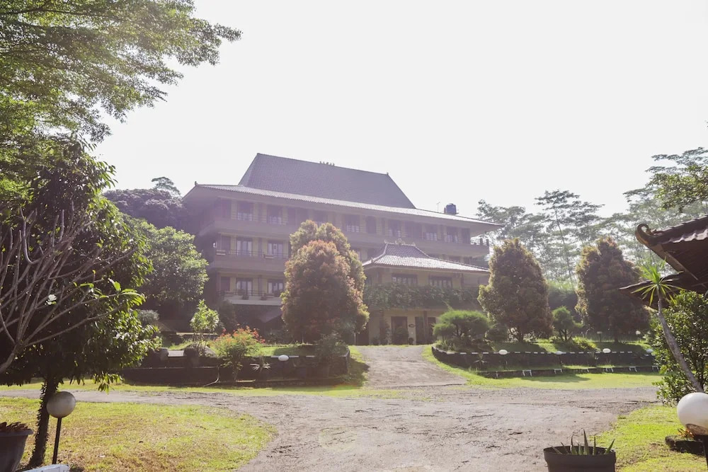 OYO 735 New Panjang Jiwo Resort