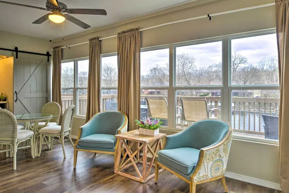 Lakefront Branson Condo w/ Porch & Dock Access