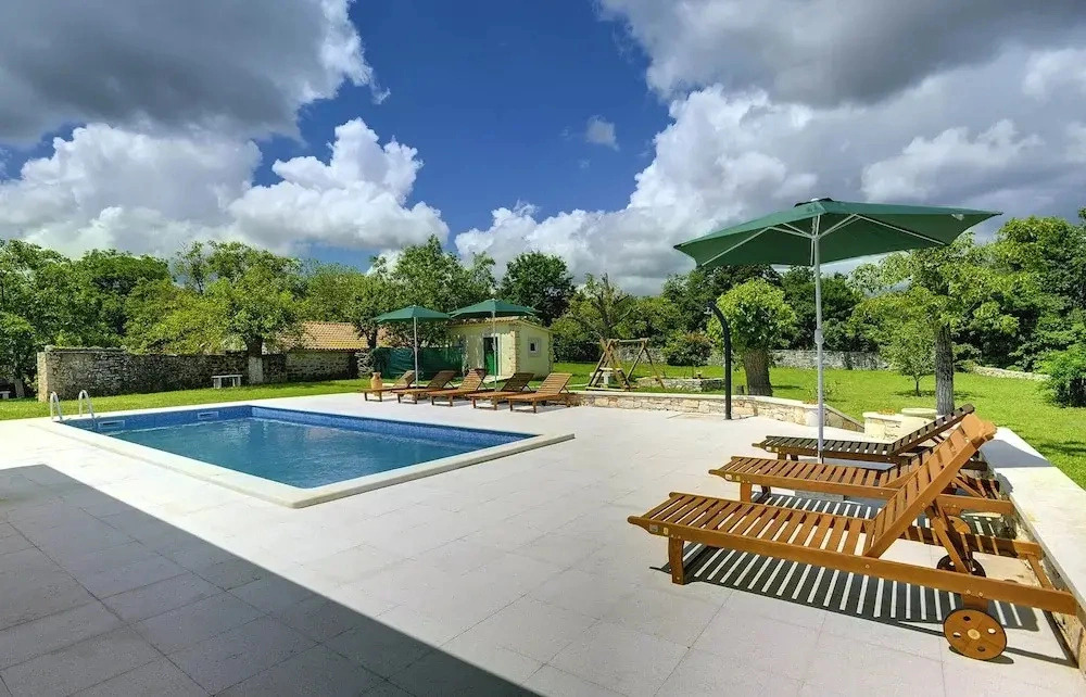 Holiday Home in Rojnici With Private Pool