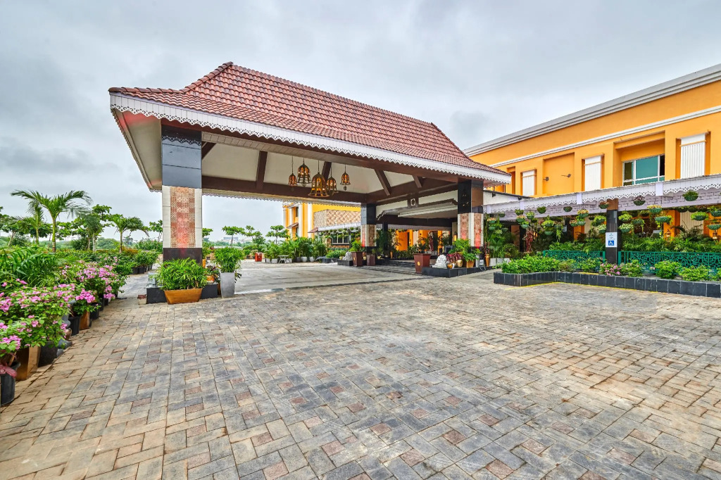 MAYFAIR Lake Resort