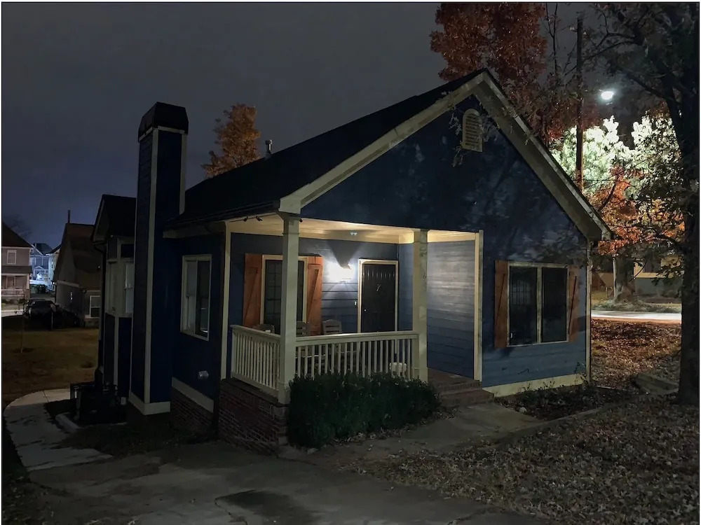 The Blue : Gourmet Kitchen, Near Downtown 3 Bedroom Duplex