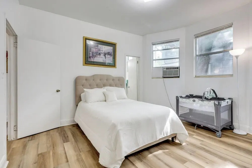 Steps to Food & Shops: Cozy Condo in Jacksonville!