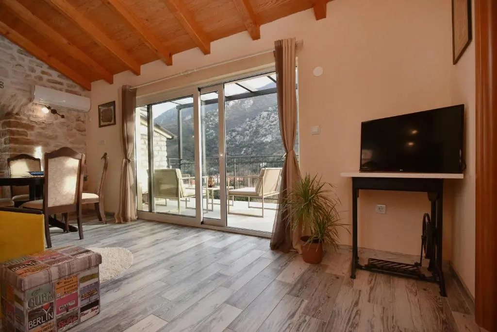 Stone house Morinj