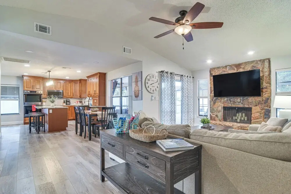 Largo Oasis w/ Pool & Grill: 6 Mi to Beach!