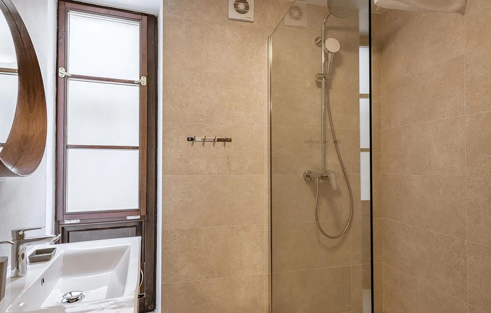 Luxurious Home In Bale With Wifi