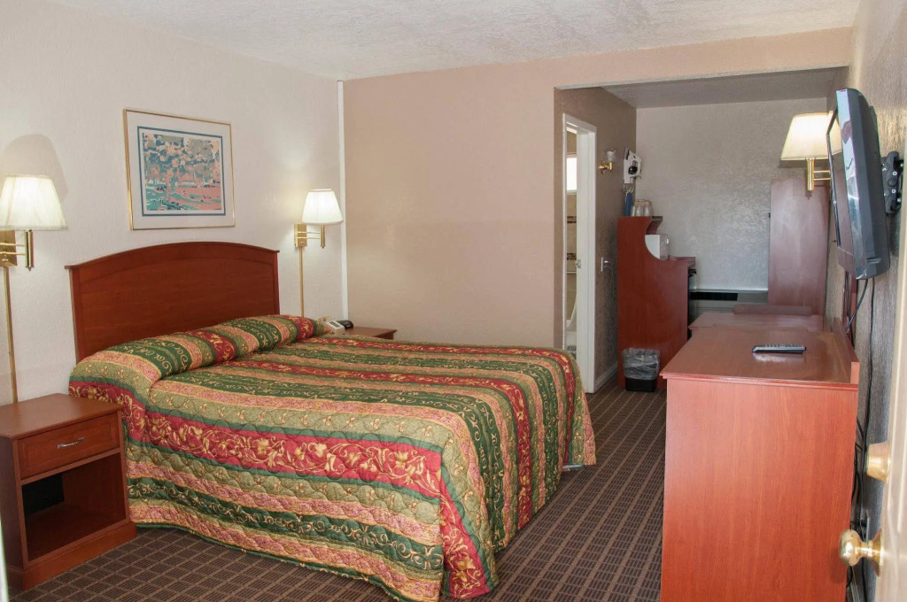 Esquire Inn