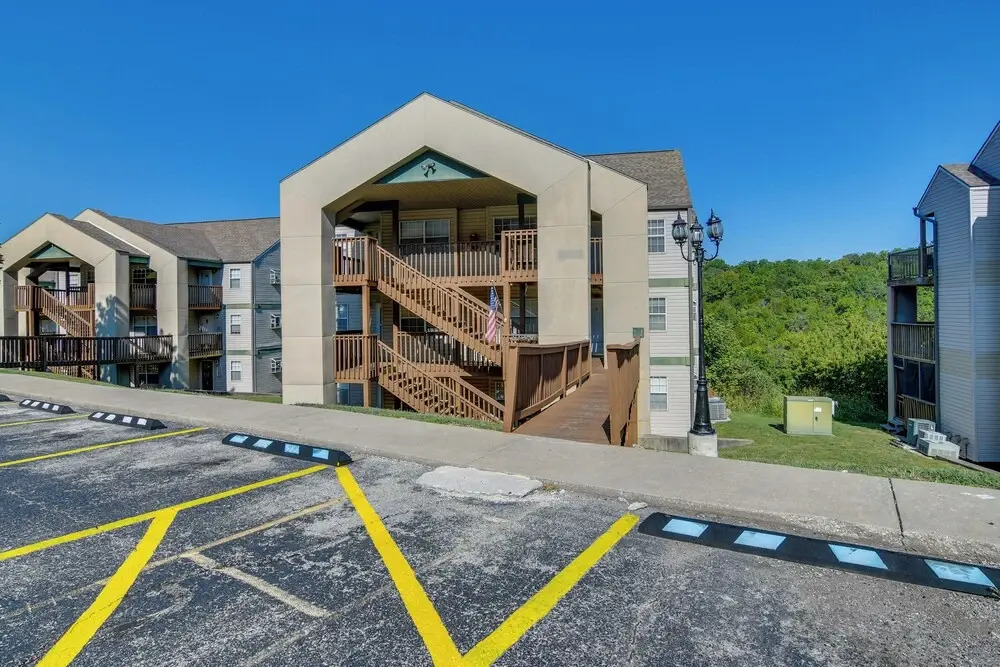 Near Silver Dollar City! Condo w/ Hot Tub & Lake