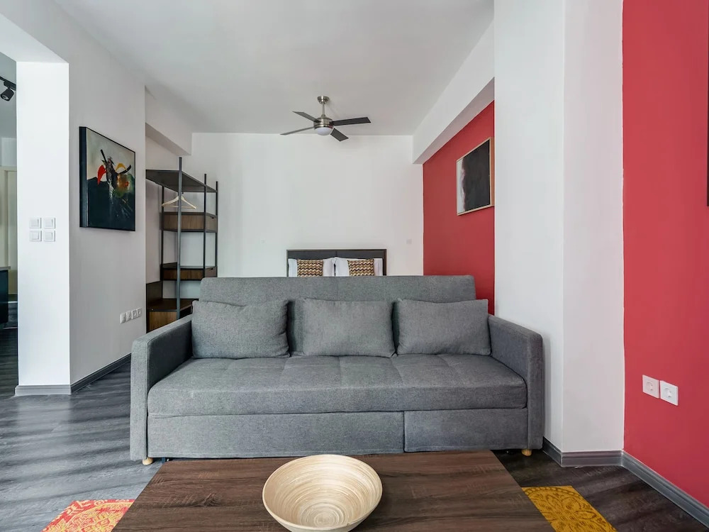 Sanders Center - Lovely Studio Apartment