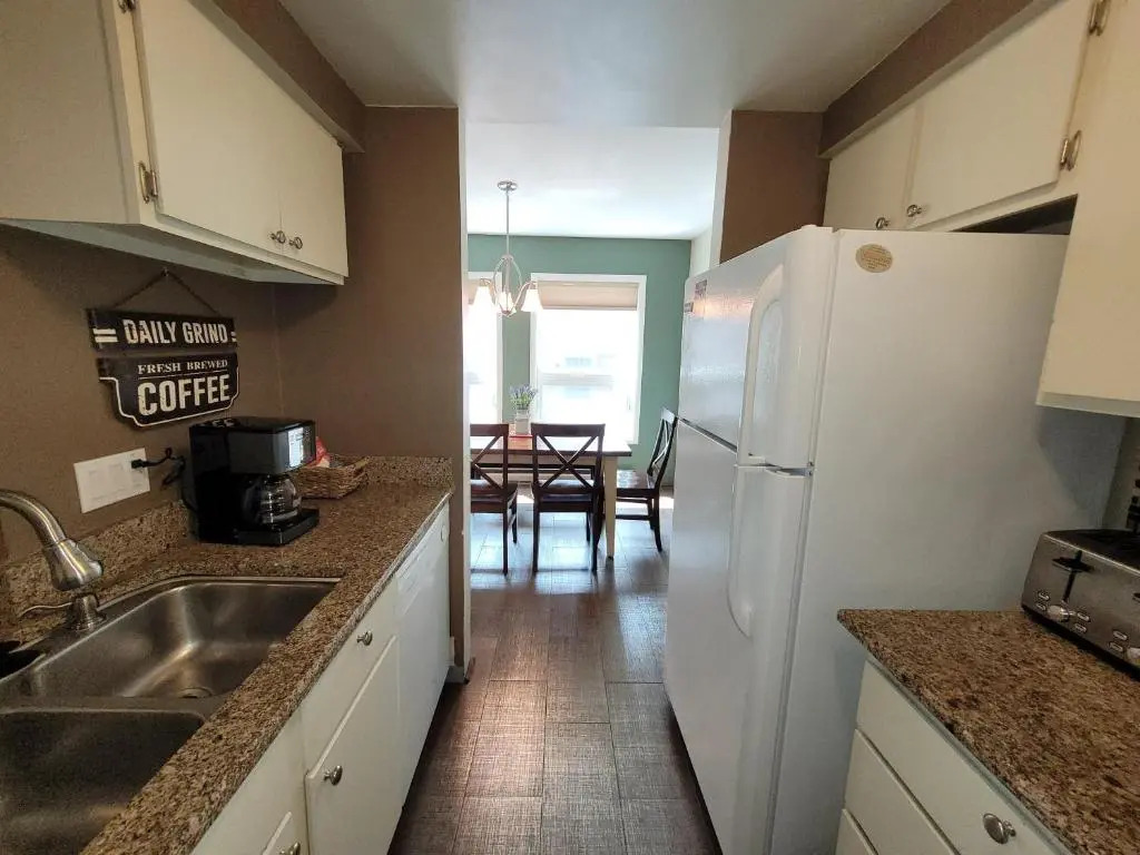 Creekside Home - Contemporary 3br/3ba Home Walking Distance to Frisco Main St and Free Shuttle