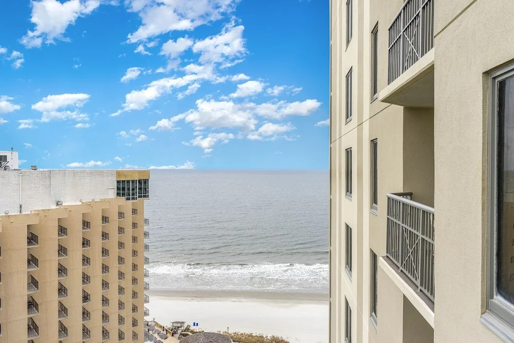 Stylish oceanview 2 bedroom unit - 1603 Royale Palms - Kingston Plantation 2 Condo