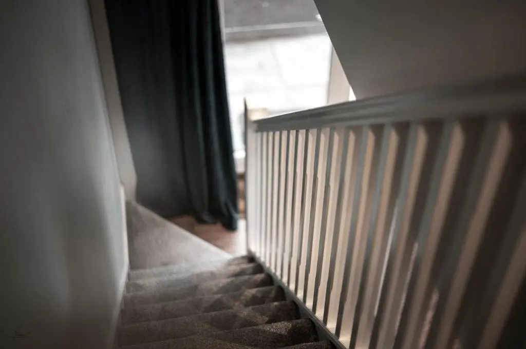 Air Host and Stay - Apartment 5 Broadhurst Court sleeps 6 minutes from town centre
