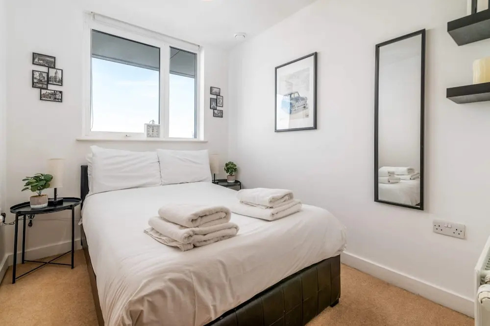 Modern Comfort: Stratford 3BR Duplex