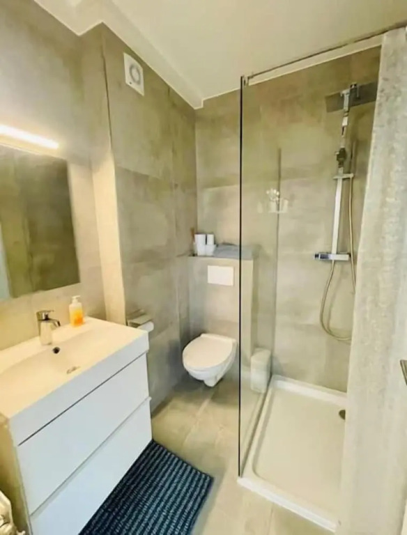Large 1 bedroom with Terrace & Parking