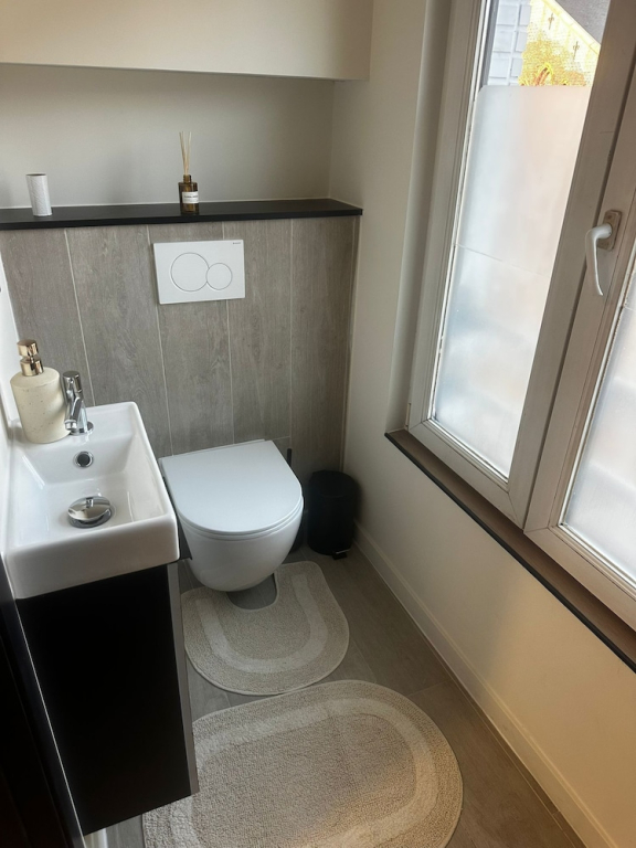 Stylish 3BR With 1LR Apt Near to Center