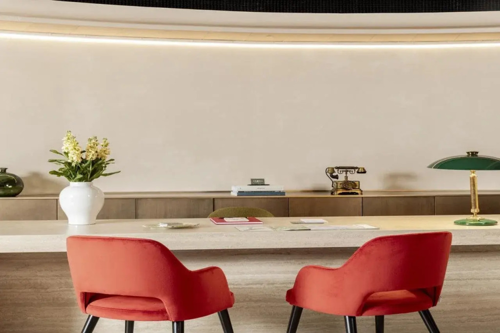 Adoro Hotel
