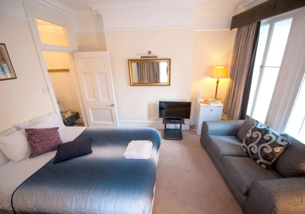 159 Knightsbridge