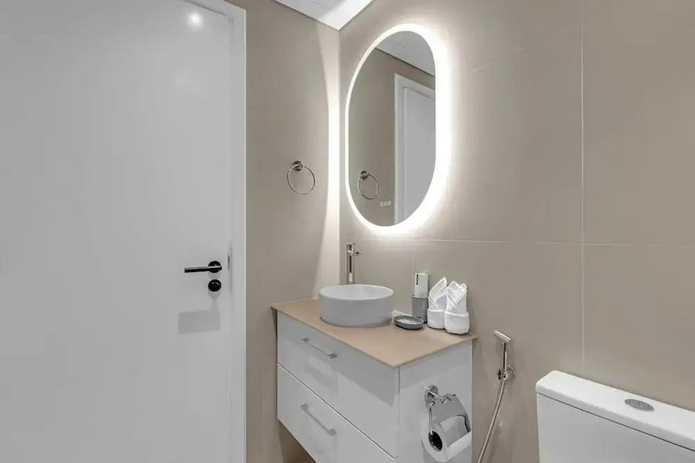 Waves - Charming Apt With Balcony, Minutes From The Beach