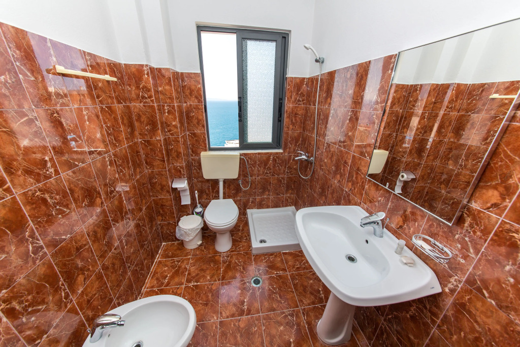 Blue Saranda Hotel