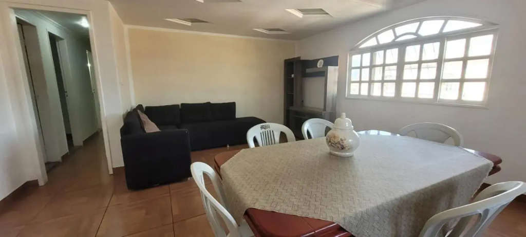 Cantinho do SOSSEGO, a 2 km da praia de Itapuã, no centro da cidade, wifi, ideal para CASAL