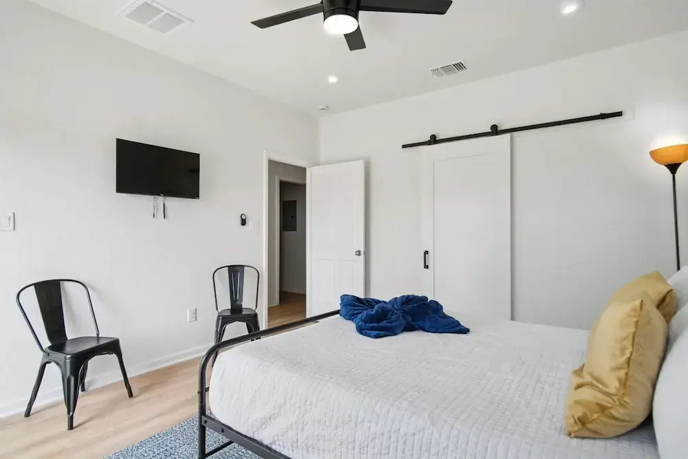 Minutes to Downtown Spacious 4BR 3BA Historic Gem
