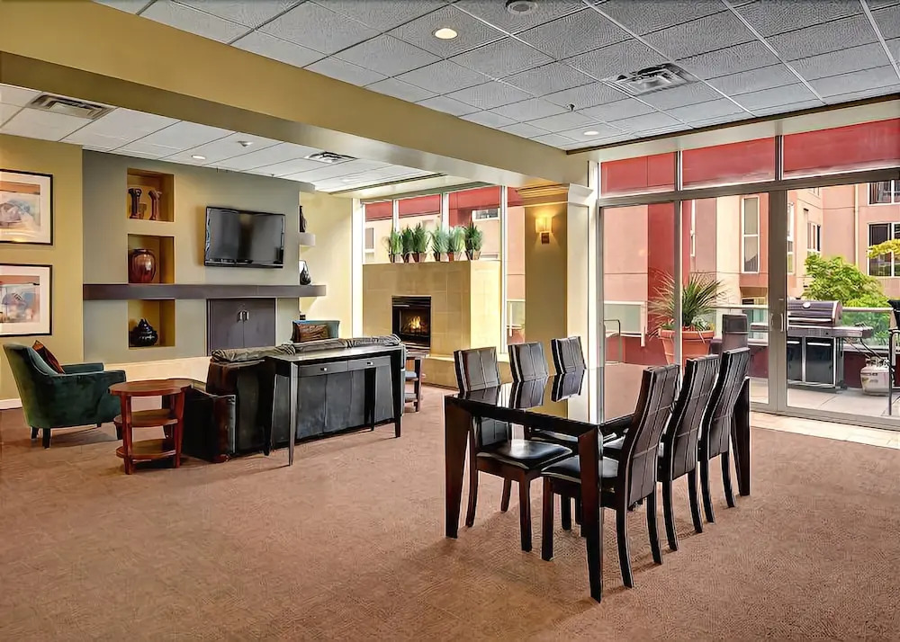 Centennial Tower Bay View Penthouse - Three Bedroom Apartment with Fir