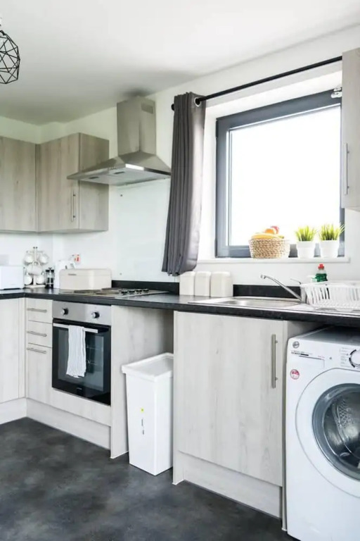 Livestay - One Bed Apt, Free Parking, Sleeps 4