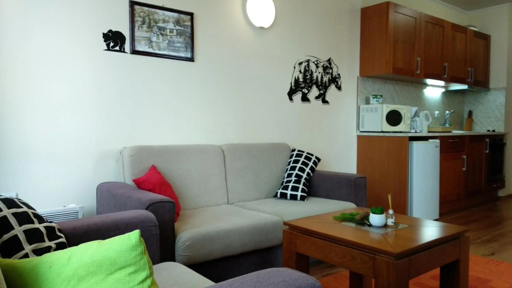 Pine Tree Apartment D34