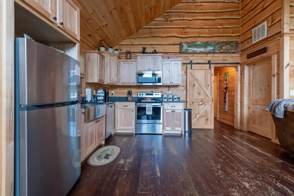 Carters Cozy Cabin - Peaceful Cabin With 13 Acres of Lawn Trees and Trails