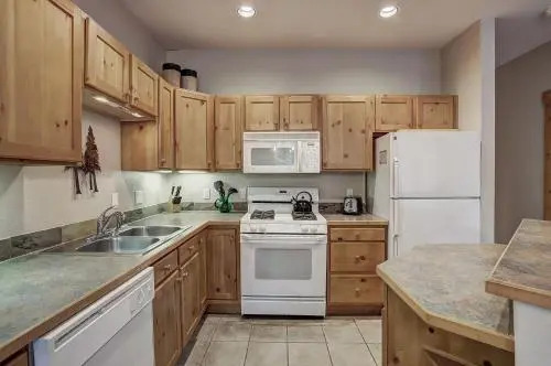 8757 Trappers Crossing Condo