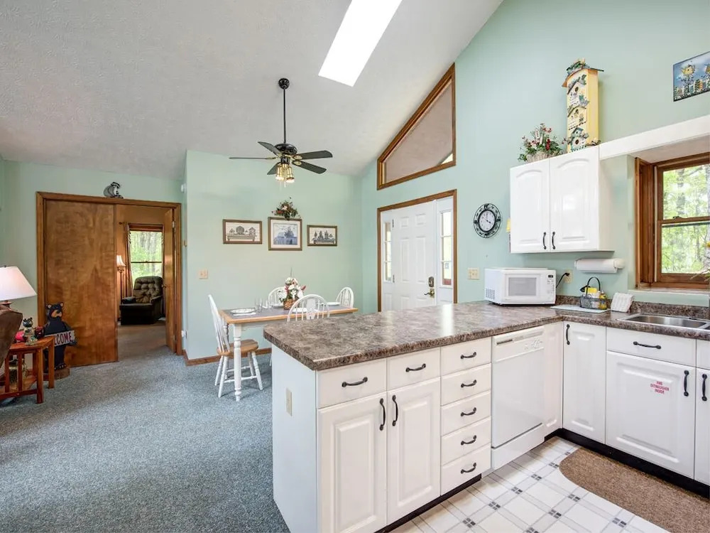 Above and Beyond 2 Bedroom with Hot Tub