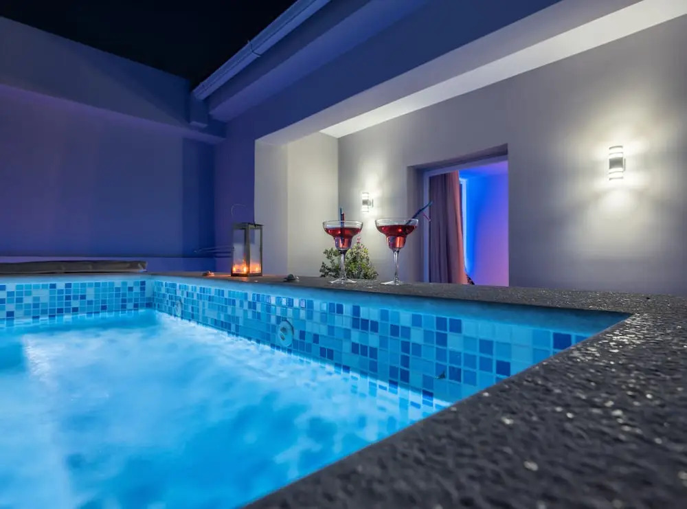 Savvas Luxury Suites