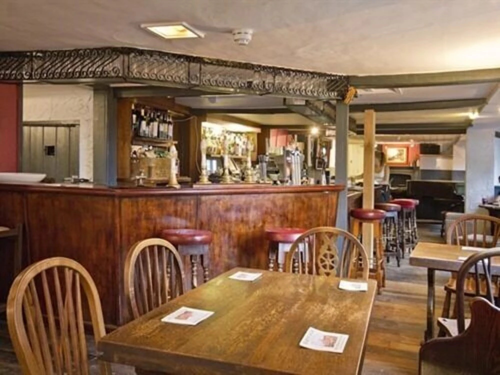 The May Garland Inn